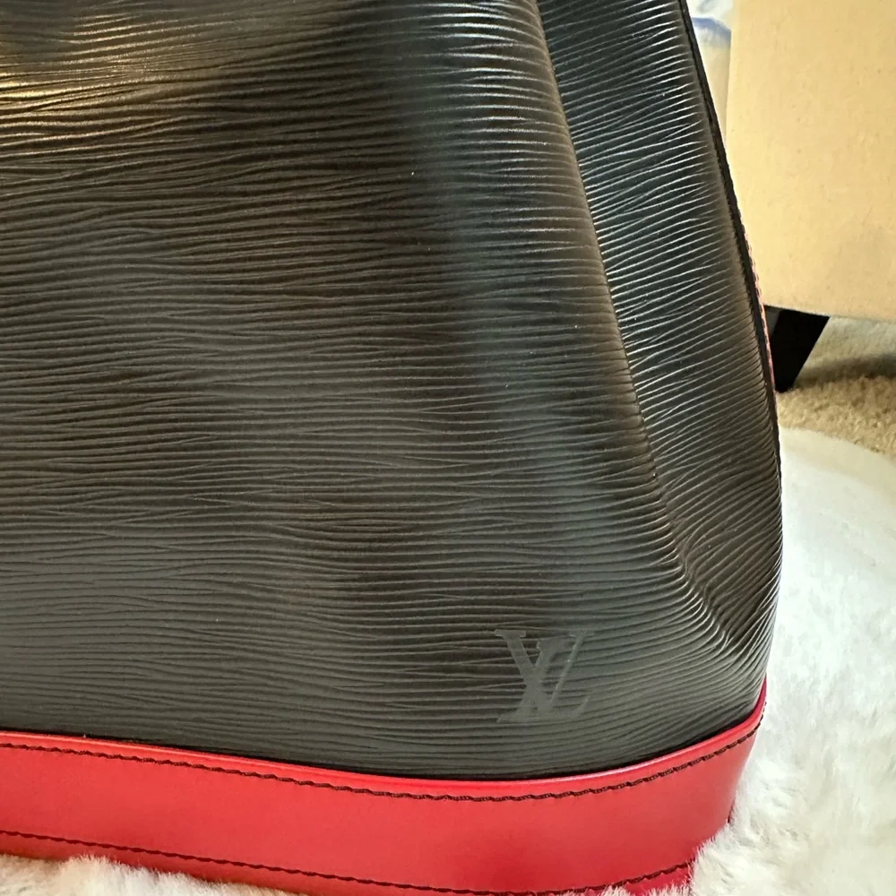 Louis Vuitton this black
